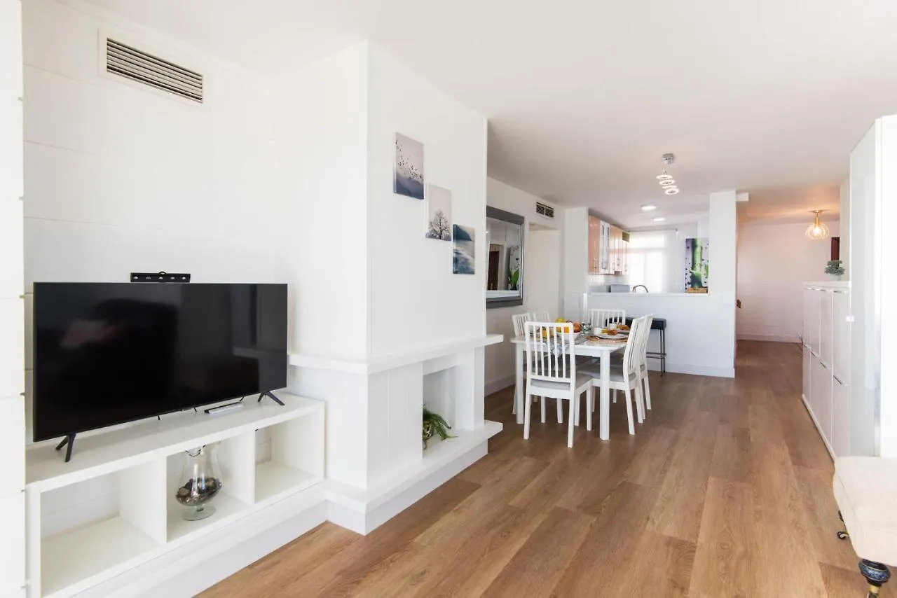 Magic Of The Ocean, Front Line Beach In Playamar-Parking, Sea Views, Pool, Tenis, Paddle, Wifi And Aircon Torremolinos 0*,  Espagne